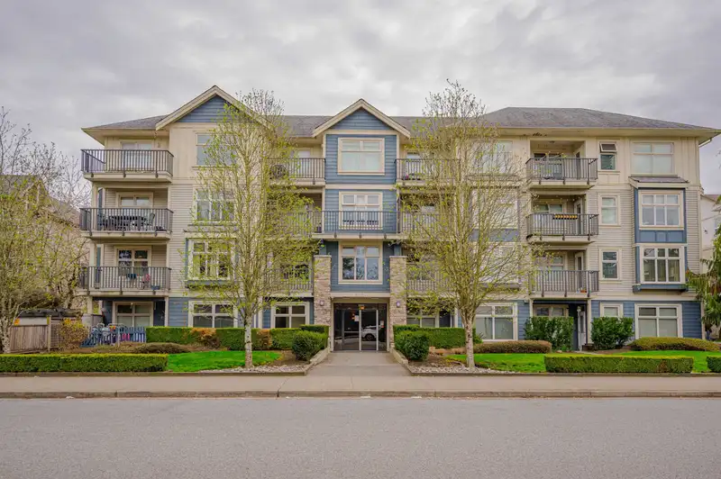 305 8084 120A STREET - photo 2 of 30