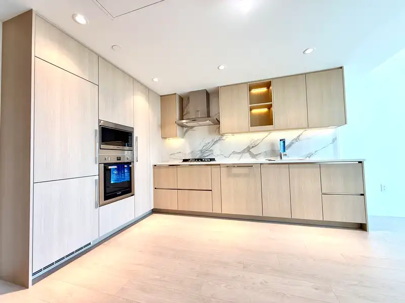 1107 8611 HAZELBRIDGE WAY - photo 4 of 14