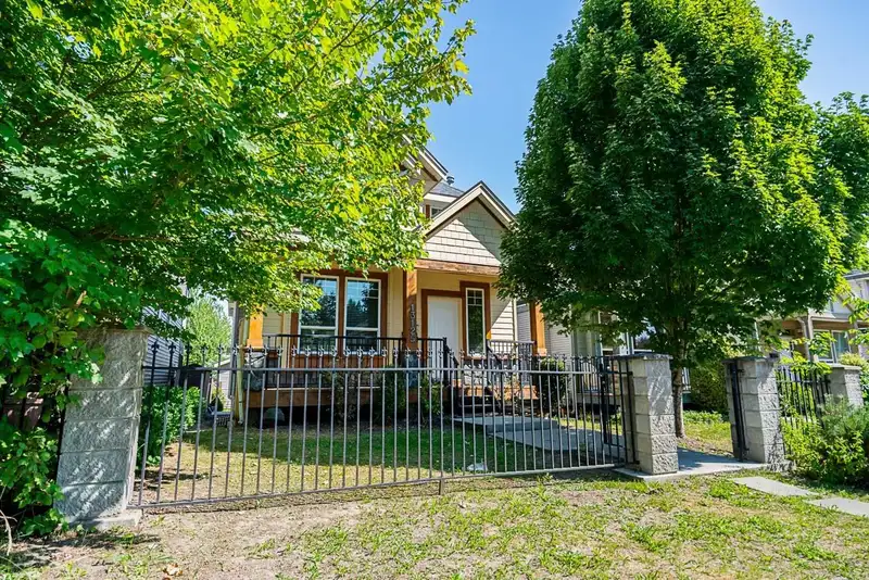 13125 108 AVENUE - photo 2 of 39