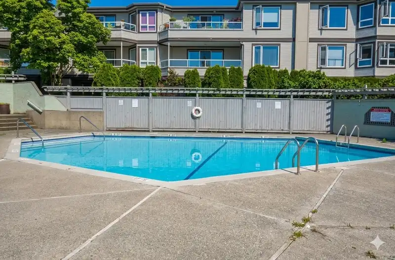 205 1850 SOUTHMERE CRESCENT - photo 3 of 10