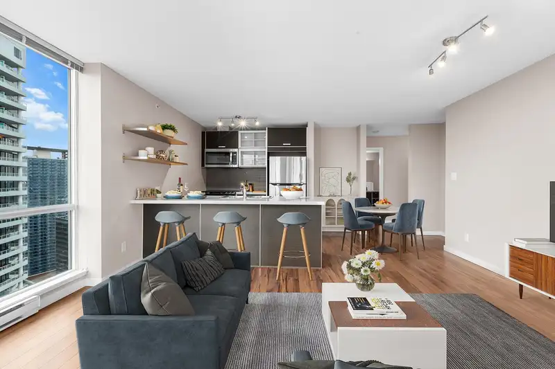 3404 9981 WHALLEY BOULEVARD - photo 4 of 37