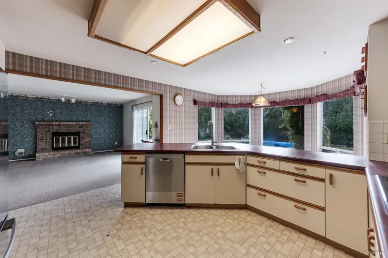 19798 34A AVENUE - photo 3 of 23