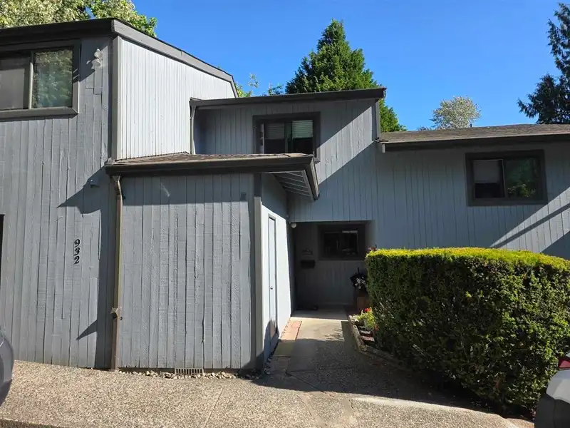 930 BLACKSTOCK ROAD - photo 1 of 38