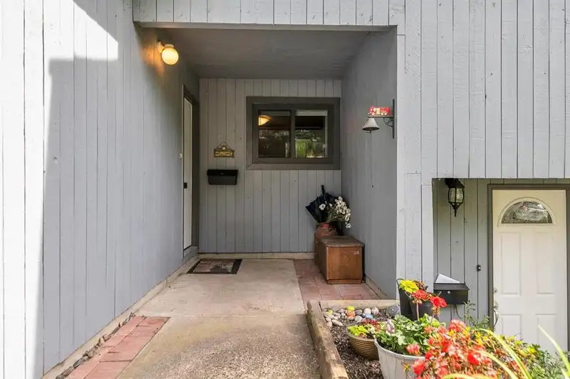 930 BLACKSTOCK ROAD - photo 4 of 38