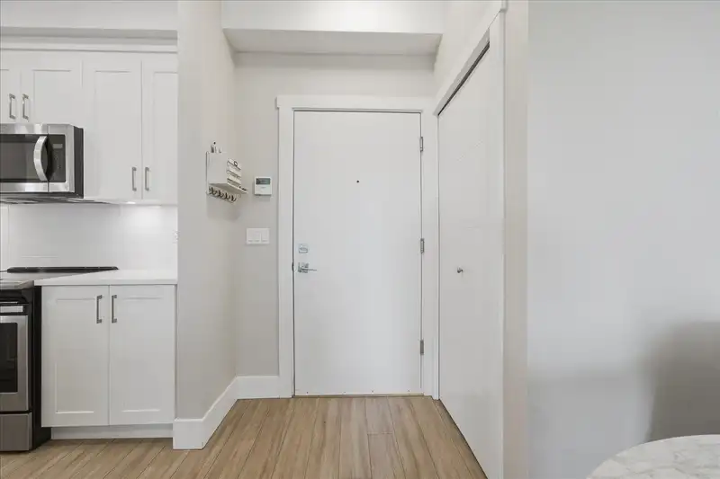 506 22335 MCINTOSH AVENUE - photo 2 of 22
