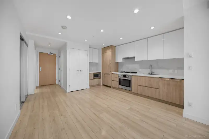 3008 6080 MCKAY AVENUE - photo 2 of 39