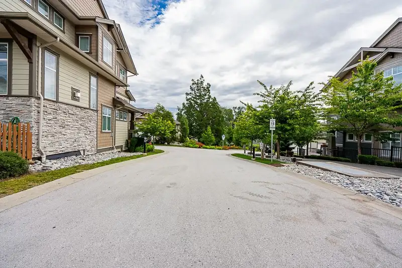 83 7138 210 STREET - photo 2 of 35