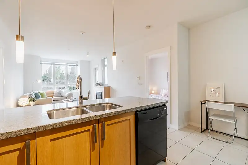 206 15918 26TH AVENUE - photo 4 of 33