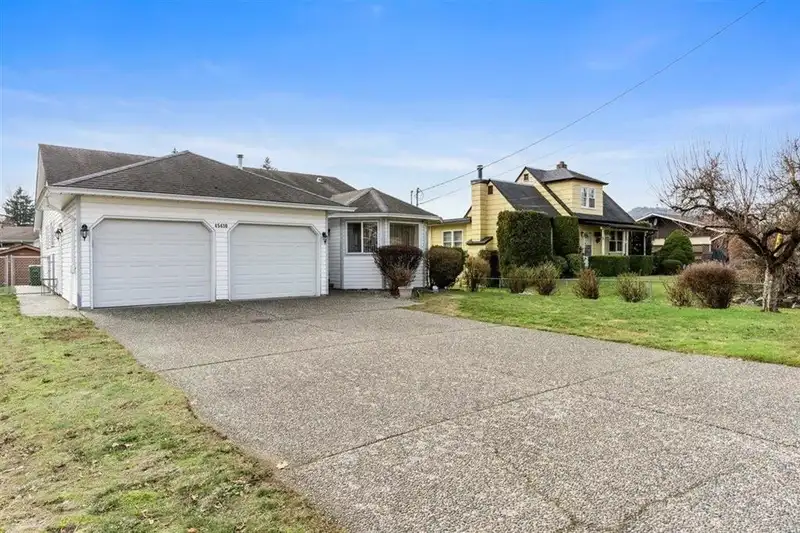 45430 BERNARD AVENUE - photo 2 of 34