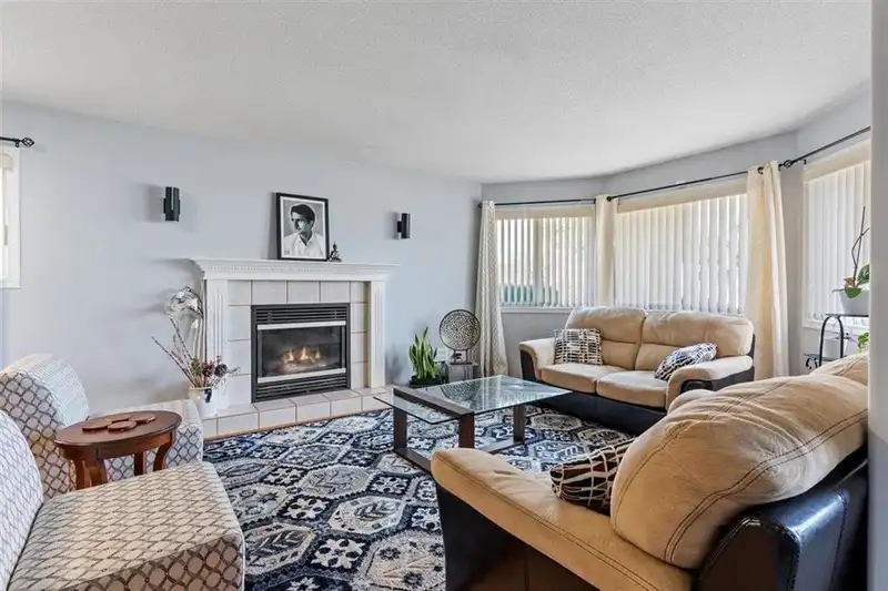 45430 BERNARD AVENUE - photo 4 of 34