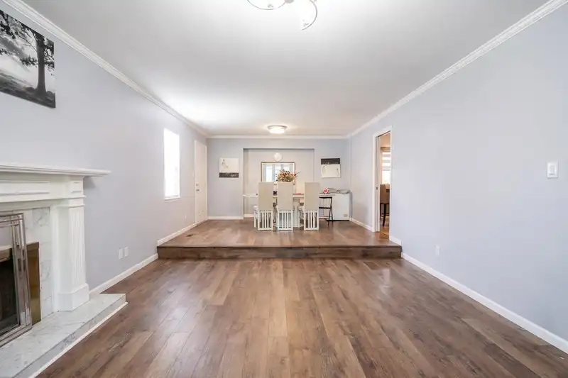 1525 E 51ST AVENUE - photo 4 of 19