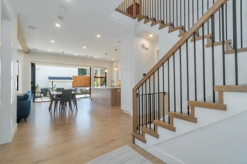 516 KELLY STREET - photo 4 of 34