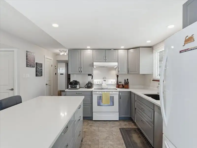 4628 HERMITAGE DRIVE - photo 3 of 26