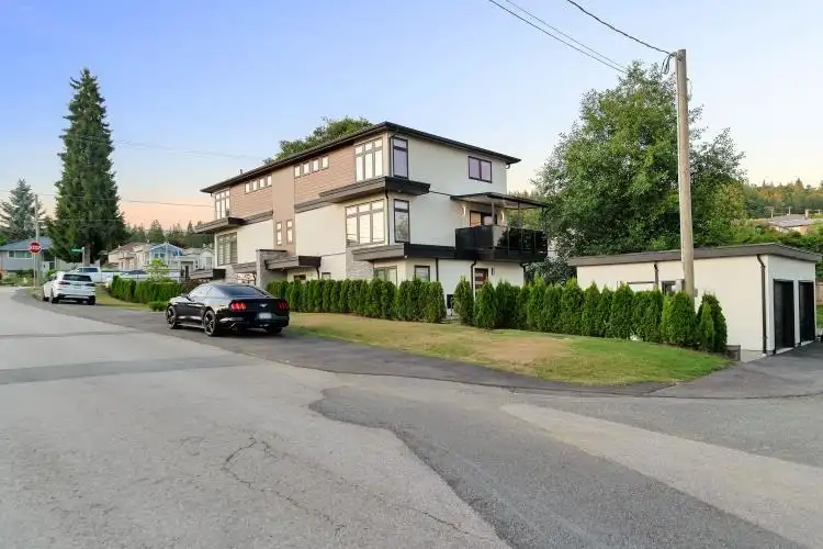 1012 AUGUSTA AVENUE - photo 4 of 29
