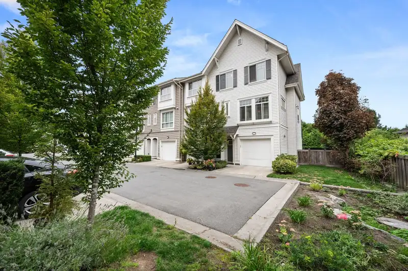 42 1708 KING GEORGE BOULEVARD - photo 2 of 33