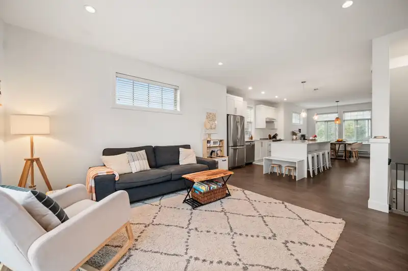 42 1708 KING GEORGE BOULEVARD - photo 3 of 33