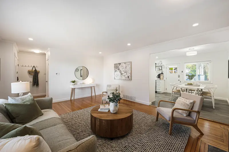 8326 ROYAL OAK AVENUE - photo 4 of 25