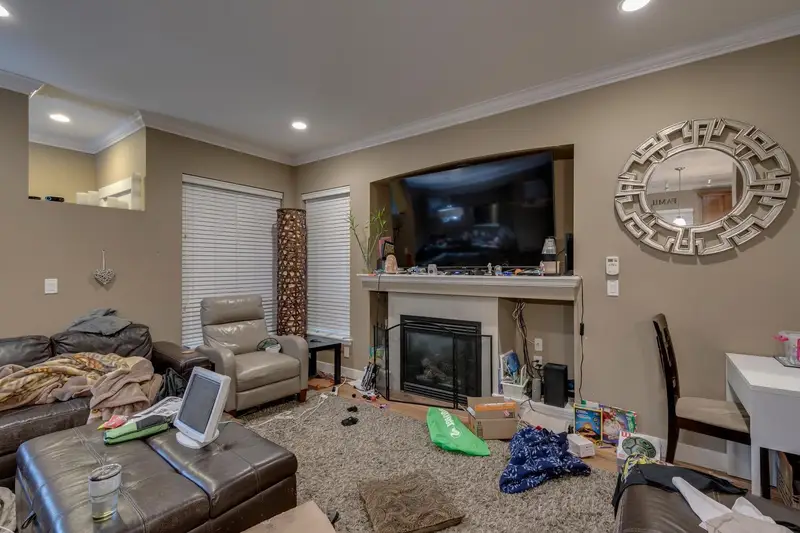 18913 67A AVENUE - photo 3 of 25