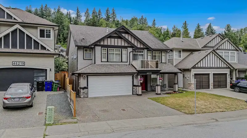 46225 KERMODE CRESCENT - photo 2 of 36