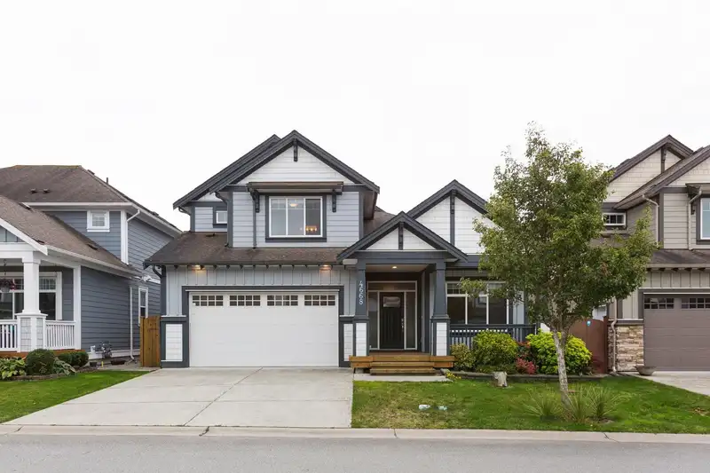 4668 ROBIN LANE - photo 1 of 37