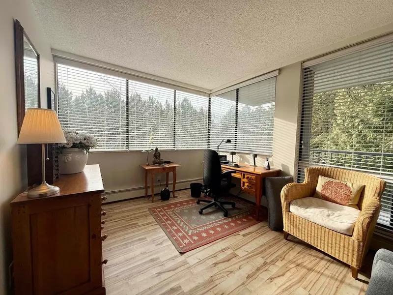 302 9320 PARKSVILLE DRIVE - photo 4 of 24