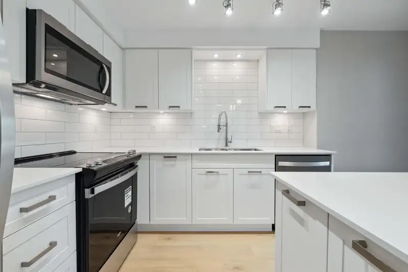 302 22562 121 AVENUE - photo 2 of 33