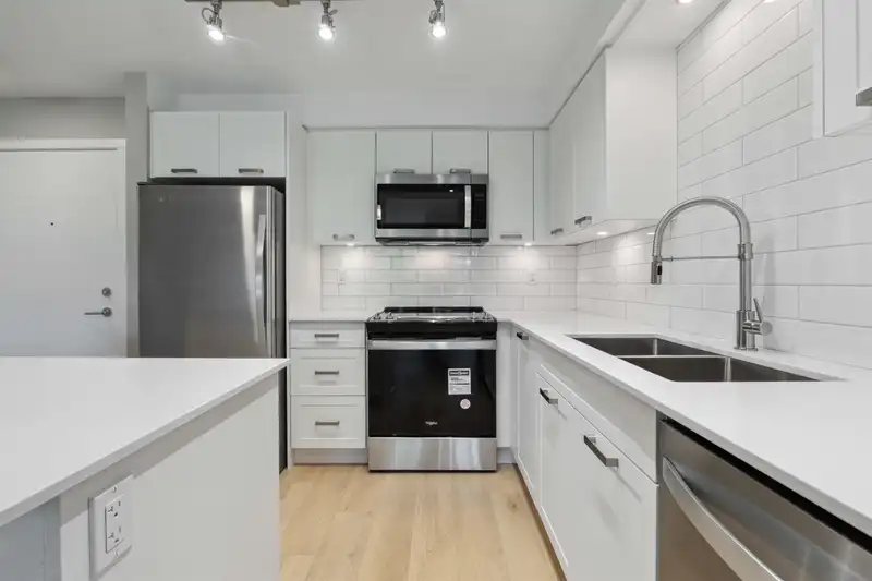 302 22562 121 AVENUE - photo 4 of 33
