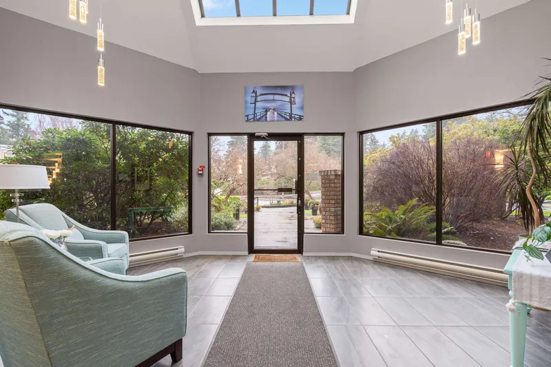 202 14950 THRIFT AVENUE - photo 3 of 25