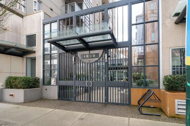 808 1030 W BROADWAY AVENUE - photo 3 of 24