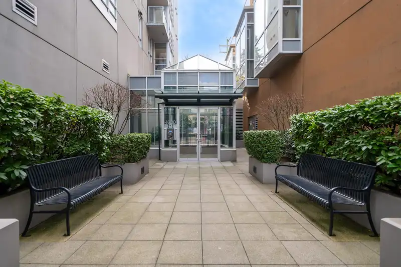 808 1030 W BROADWAY AVENUE - photo 4 of 24