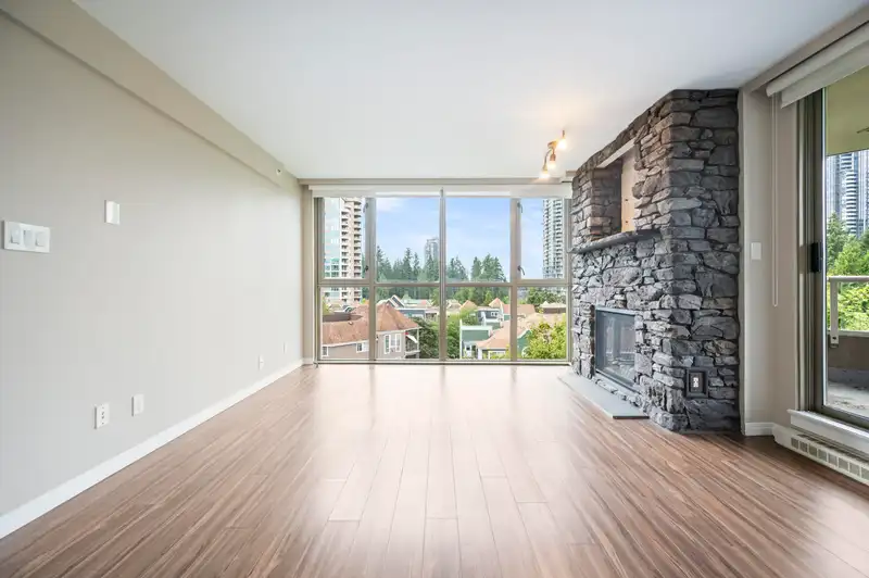 601 3070 GUILDFORD WAY - photo 3 of 38