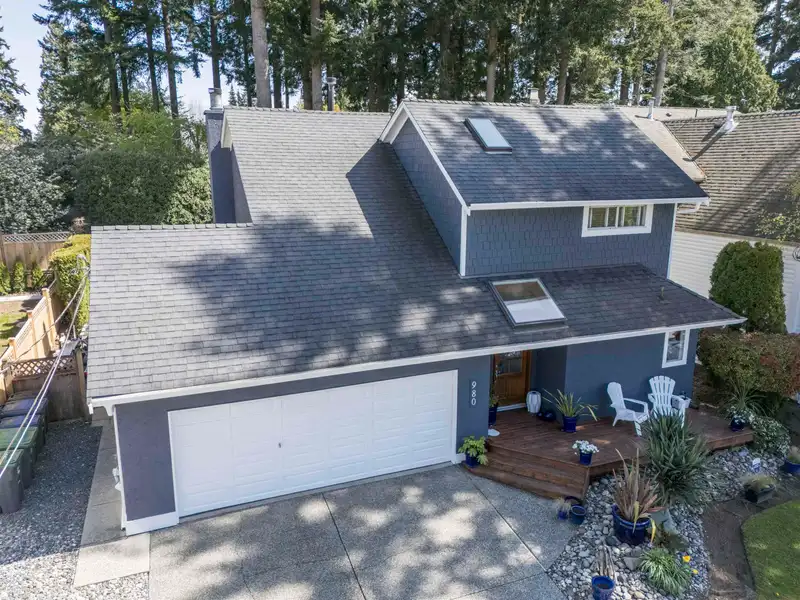 980 164 STREET - photo 1 of 37
