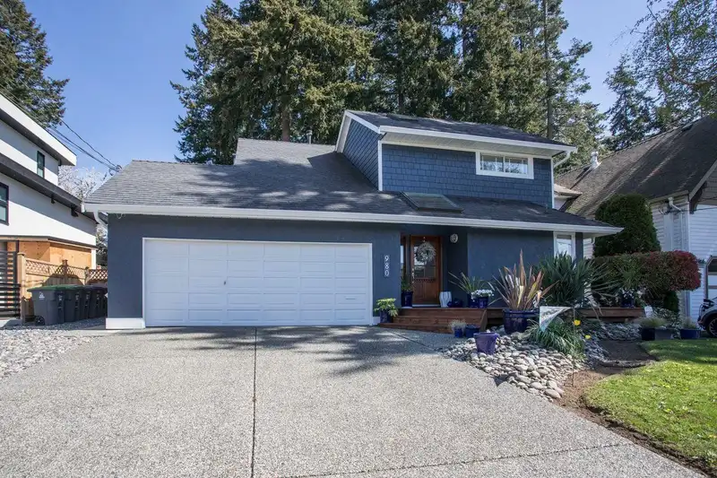 980 164 STREET - photo 2 of 37
