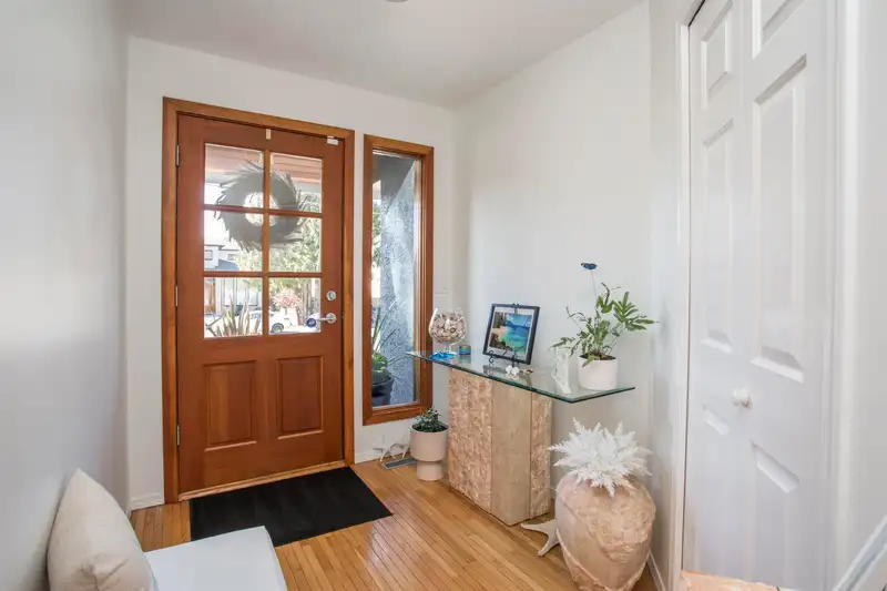 980 164 STREET - photo 4 of 37