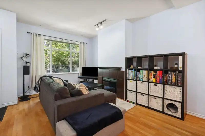 8 6878 SOUTHPOINT DRIVE - photo 4 of 22