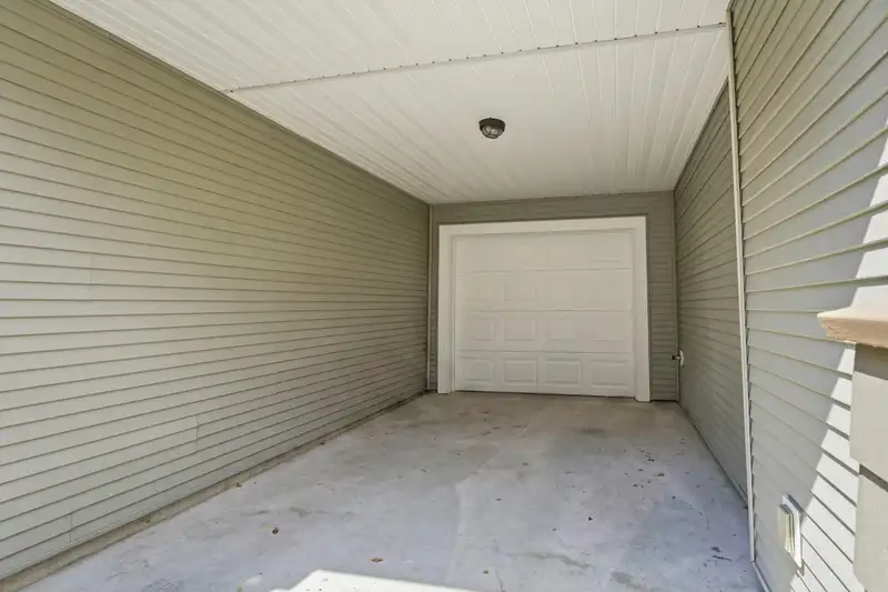 31 8250 209B STREET - photo 3 of 23