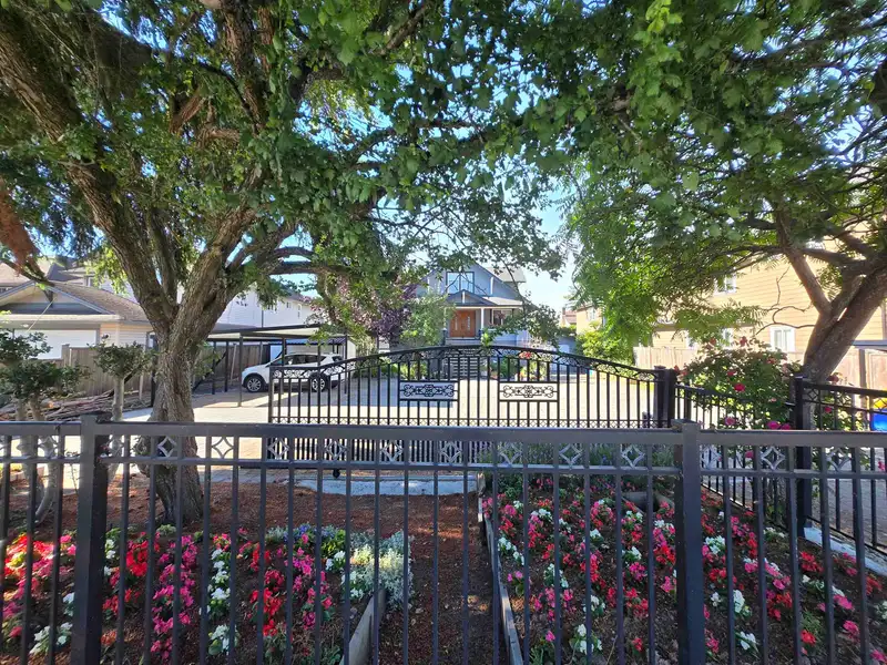 4431 STEVESTON HIGHWAY - photo 2 of 6