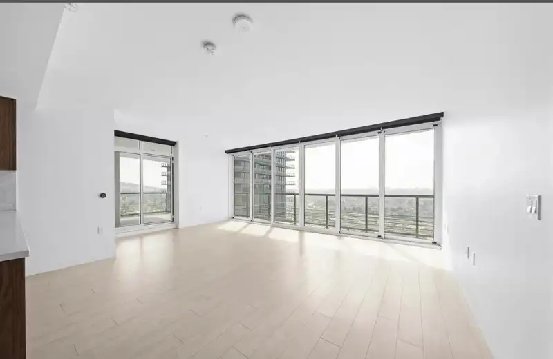 3807 4720 LOUGHEED HIGHWAY - photo 3 of 17