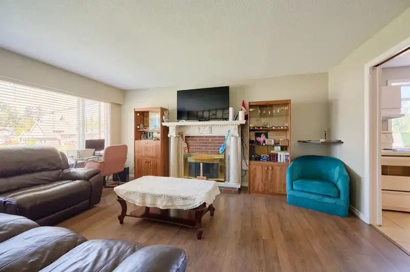 9498 119 STREET - photo 2 of 17