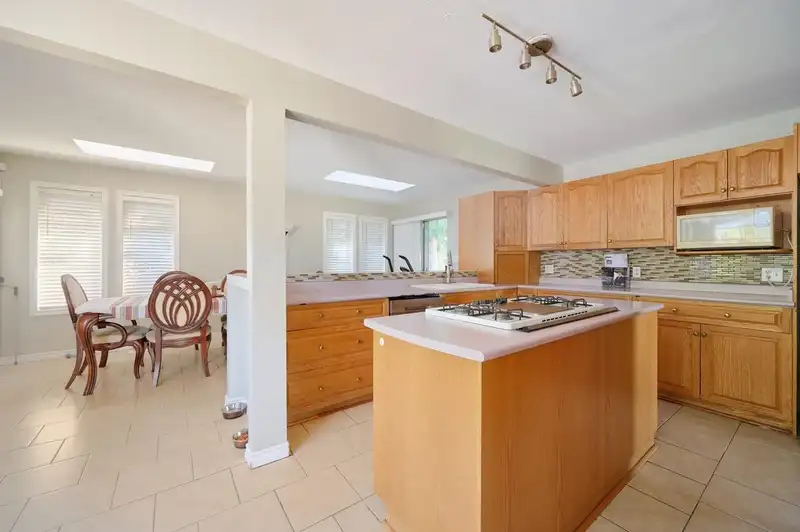 9498 119 STREET - photo 4 of 17