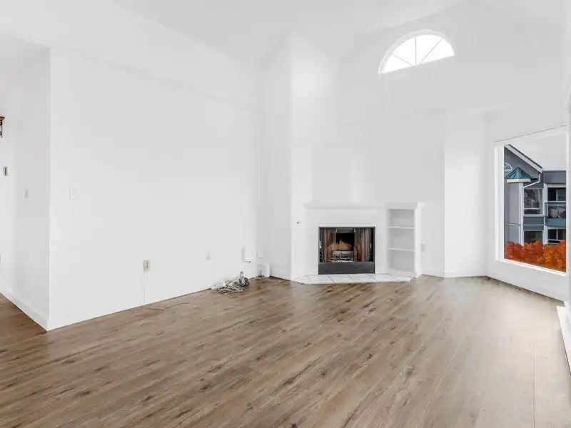 402 1345 W 4TH AVENUE - photo 2 of 26