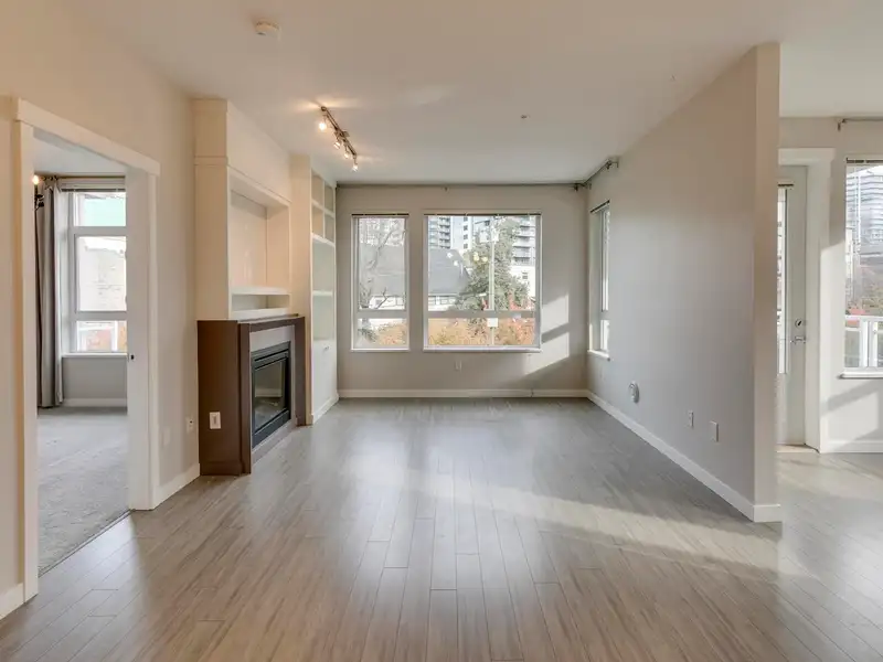 307 217 W 8TH STREET - photo 3 of 33