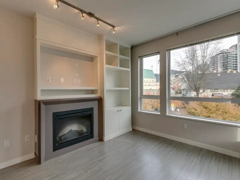 307 217 W 8TH STREET - photo 4 of 33