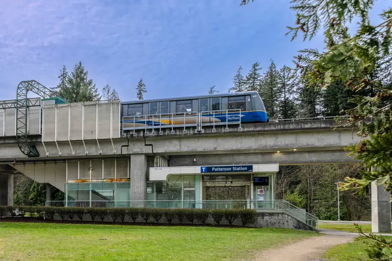 215 5932 PATTERSON AVENUE - photo 3 of 25