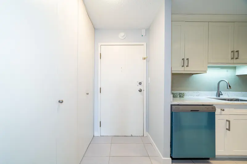 215 5932 PATTERSON AVENUE - photo 4 of 25