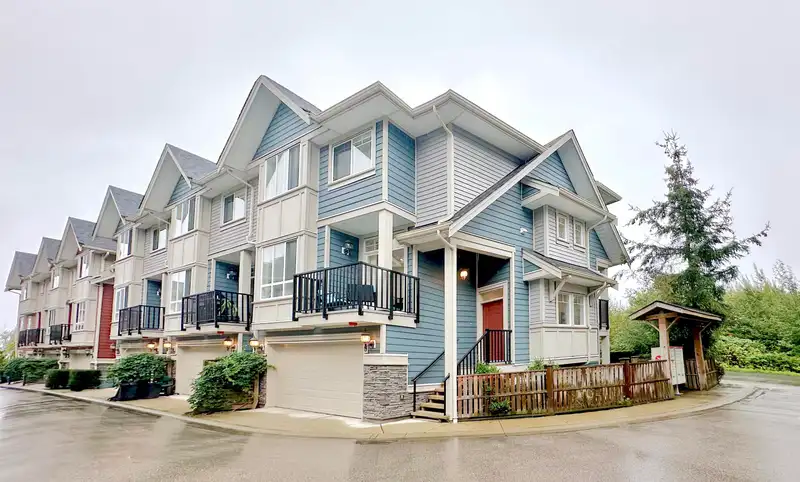 19 21017 76 AVENUE - photo 1 of 37