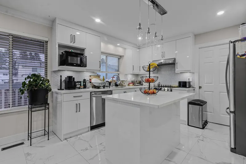 32144 ASHCROFT DRIVE - photo 3 of 21