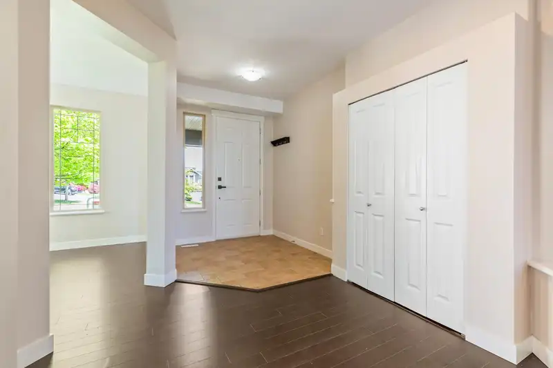 75 MAPLE DRIVE - photo 4 of 40
