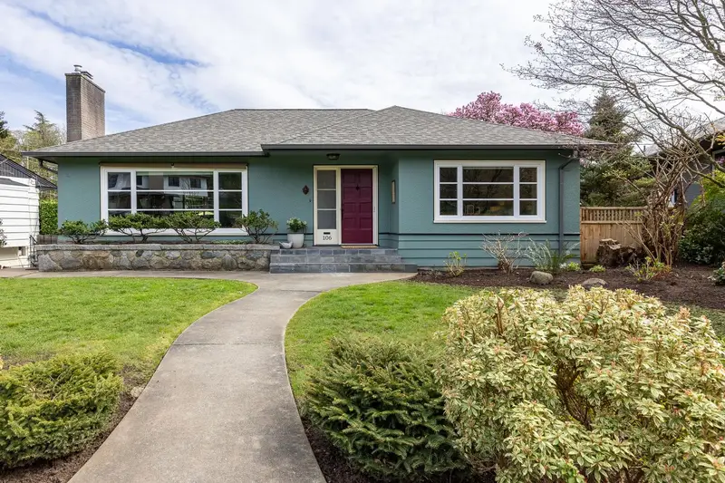 106 COLLEGE COURT - photo 1 of 25