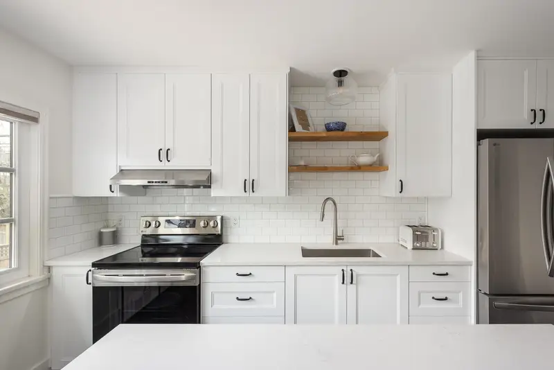 106 COLLEGE COURT - photo 3 of 25